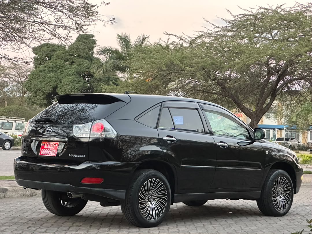 Toyota Harrier thumbnail 3